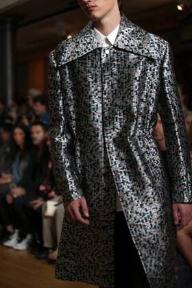 A model takes to the catwalk during the presentation of Sean Suen s show as part of the Spring-Summer 2017 Fashion Week in Paris on June 26, 2016.  PAR20160626104 MAYAxVIDON-WHITE
