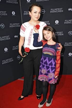 Anca Miruna Lazarescu mit Tochter Lavinia bei der Premiere von Die Reise mit Vater auf dem 34. Filmfest München 2016. München im ARRI Kino. München, 26.06.2016 Foto:xP.xSchönbergerx xFuturexImage