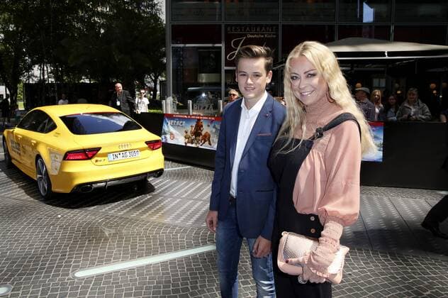 Jenny Elvers mit Sohn Paul Jolig bei der Premiere des Kinofilms Ice Age - Kollision voraus! Ice Age: Collision Course im Cinestar Sony Center. Berlin, 26.06.2016 Foto:xS.xGabschx xFuturexImage