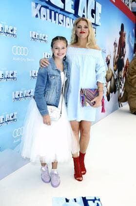 Faye Montana mit Mutter Anne-Sophie Briest bei der Premiere des Kinofilms Ice Age - Kollision voraus! Ice Age: Collision Course im Cinestar Sony Center. Berlin, 26.06.2016 Foto:xS.xGabschx xFuturexImage
