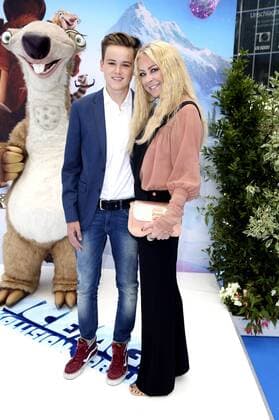 Jenny Elvers mit Sohn Paul Jolig bei der Premiere des Kinofilms Ice Age - Kollision voraus! Ice Age: Collision Course im Cinestar Sony Center. Berlin, 26.06.2016 Foto:xS.xGabschx xFuturexImage