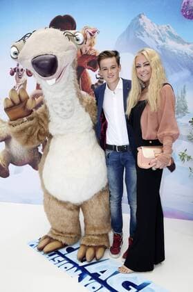 Jenny Elvers mit Sohn Paul Jolig bei der Premiere des Kinofilms Ice Age - Kollision voraus! Ice Age: Collision Course im Cinestar Sony Center. Berlin, 26.06.2016 Foto:xS.xGabschx xFuturexImage