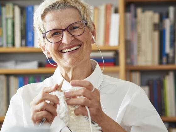 Portrait of knitting senior woman model released Symbolfoto  DISF002493