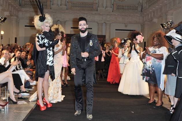 Harald Gloeoeckler Modenshow, die zertanzten Schuhe Harald Gloeoeckler inmitten und seiner VIP Models, Guilia Siegel, Barbara Claudia Engel, Kim Sanders, Dynelle Rhodes, Kristina Bach, Elna Magret Prinzessin zu Bentheim und Steinfurt, Cathy Lugner, Dagmar Frederic, Sarah Knappik Harald Gloeoeckler inziniert seine neuen Modenshow zur Fashion Week , die zertanzten Schuhe mit Promis im Hotel de Rome in Berlin 27.06.2016