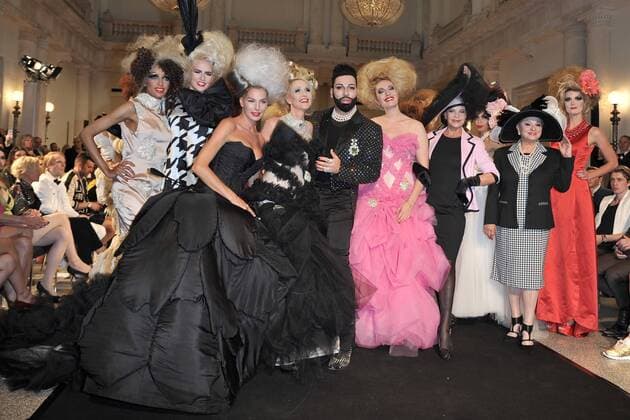 Harald Gloeoeckler Modenshow, die zertanzten Schuhe Harald Gloeoeckler inmitten und seiner VIP Models, Guilia Siegel, Barbara Claudia Engel, Kim Sanders, Dynelle Rhodes, Kristina Bach, Elna Magret Prinzessin zu Bentheim und Steinfurt, Cathy Lugner, Dagmar Frederic, Sarah Knappik Harald Gloeoeckler inziniert seine neuen Modenshow zur Fashion Week , die zertanzten Schuhe mit Promis im Hotel de Rome in Berlin 27.06.2016