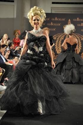Harald Gloeoeckler Modenshow, die zertanzten Schuhe Kristina Bach Harald Gloeoeckler inziniert seine neuen Modenshow zur Fashion Week , die zertanzten Schuhe mit Promis im Hotel de Rome in Berlin 27.06.2016