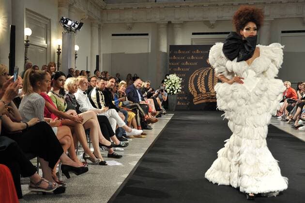 Harald Gloeoeckler Modenshow, die zertanzten Schuhe Models Harald Gloeoeckler inziniert seine neuen Modenshow zur Fashion Week , die zertanzten Schuhe mit Promis im Hotel de Rome in Berlin 27.06.2016