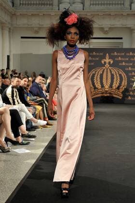 Harald Gloeoeckler Modenshow, die zertanzten Schuhe Model Harald Gloeoeckler inziniert seine neuen Modenshow zur Fashion Week , die zertanzten Schuhe mit Promis im Hotel de Rome in Berlin 27.06.2016