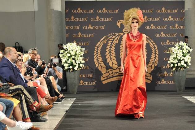 Harald Gloeoeckler Modenshow, die zertanzten Schuhe Model Harald Gloeoeckler inziniert seine neuen Modenshow zur Fashion Week , die zertanzten Schuhe mit Promis im Hotel de Rome in Berlin 27.06.2016