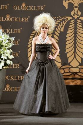 Harald Gloeoeckler Modenshow, die zertanzten Schuhe Cathy Lugner Harald Gloeoeckler inziniert seine neuen Modenshow zur Fashion Week , die zertanzten Schuhe mit Promis im Hotel de Rome in Berlin 27.06.2016