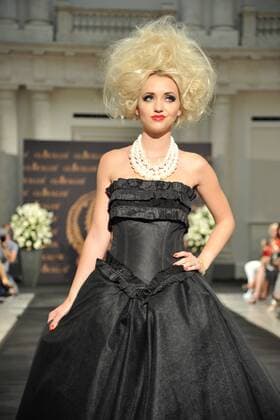 Harald Gloeoeckler Modenshow, die zertanzten Schuhe Cathy Lugner Harald Gloeoeckler inziniert seine neuen Modenshow zur Fashion Week , die zertanzten Schuhe mit Promis im Hotel de Rome in Berlin 27.06.2016
