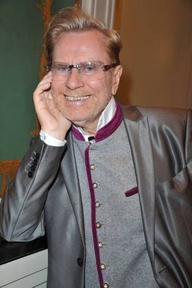 Harald Gloeoeckler Modenshow, die zertanzten Schuhe Rene Koch Harald Gloeoeckler inziniert seine neuen Modenshow zur Fashion Week , die zertanzten Schuhe mit Promis im Hotel de Rome in Berlin 27.06.2016