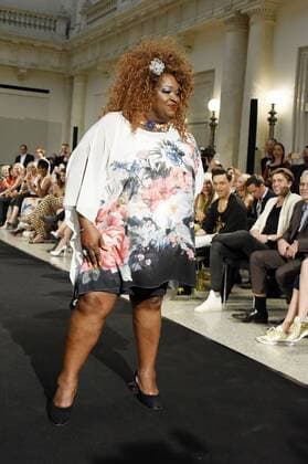 Dynelle Rhodes bei der Mode-Inszenierung des Märchens Die zertanzten Schuhe live mit Stardesigner Harald Glööckler auf der Mercedes-Benz Fashion Week Berlin Spring Summer 2017. Berlin, 27.06.2016 Foto:xFredericx xFuturexImage