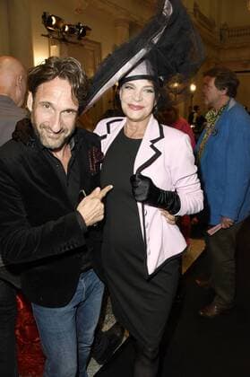 Falk-Willy Wild und Barbara Engel bei der Mode-Inszenierung des Märchens Die zertanzten Schuhe live mit Stardesigner Harald Glööckler auf der Mercedes-Benz Fashion Week Berlin Spring Summer 2017. Berlin, 27.06.2016 Foto:xFredericx xFuturexImage