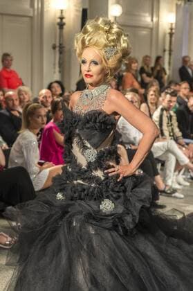 Kristina Bach bei der Mode-Inszenierung des Märchens Die zertanzten Schuhe live mit Stardesigner Harald Glööckler auf der Mercedes-Benz Fashion Week Berlin Spring Summer 2017. Berlin, 27.06.2016 Foto:xK.xWernerx xFuturexImage