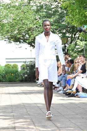 Ein Model auf dem Laufsteg bei der Hien Le Modenschau im Rahmen der Mercedes-Benz Fashion Week Frühjahr Sommer 2017 am 28.06.2016 in Berlin MBFW Fashionweek in Berlin 2016- Hien Le Fashion Show 