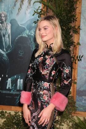 LOS ANGELES - JUN 27: Margot Robbie at The Legend Of Tarzan Premiere at the Dolby Theater on June 27, 2016 in Los Angeles, CA  KathyxHutchins