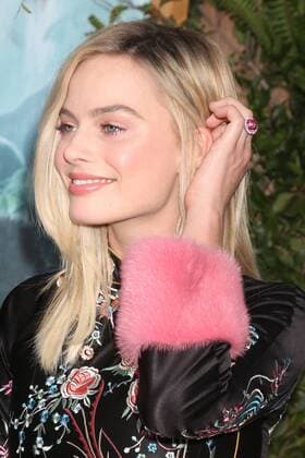 LOS ANGELES - JUN 27: Margot Robbie at The Legend Of Tarzan Premiere at the Dolby Theater on June 27, 2016 in Los Angeles, CA  KathyxHutchins