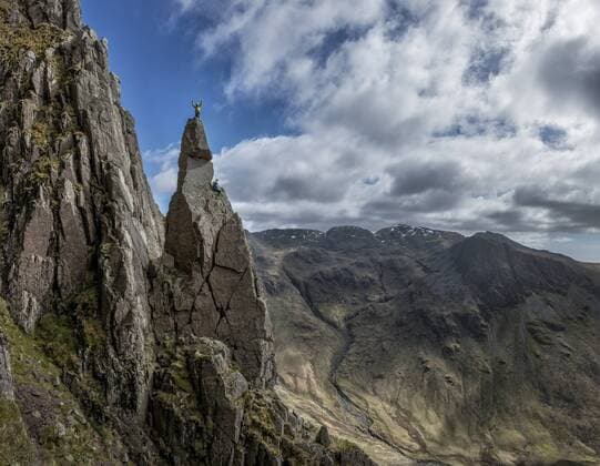 UNESCO-Welterbe: Englischer Lake District in Großbritannien England, Cumbria, Lake District, Wasdale Valley, Great Gable, climbers model released Symbolfoto  ALRF000560