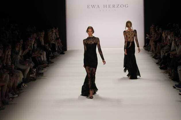 Ewa Herzog at the Fashion Week Berlin Model wears the collection of Ewa Herzog on the catwalk at the Erika Hess Ice Stadium in Berlin-Weding. The 19th time of the Mercedes-Benz Fashion Week in Berlin. Numerous labels are taking part in the German fashion week for the 2017 spring summer season.  SimonexKuhlmey