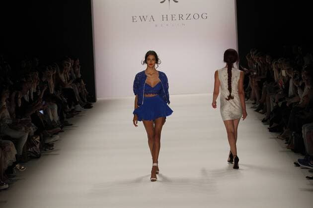 Ewa Herzog at the Fashion Week Berlin Model wears the collection of Ewa Herzog on the catwalk at the Erika Hess Ice Stadium in Berlin-Weding. The 19th time of the Mercedes-Benz Fashion Week in Berlin. Numerous labels are taking part in the German fashion week for the 2017 spring summer season.  SimonexKuhlmey