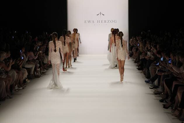 Ewa Herzog at the Fashion Week Berlin Model wears the collection of Ewa Herzog on the catwalk at the Erika Hess Ice Stadium in Berlin-Weding. The 19th time of the Mercedes-Benz Fashion Week in Berlin. Numerous labels are taking part in the German fashion week for the 2017 spring summer season.  SimonexKuhlmey