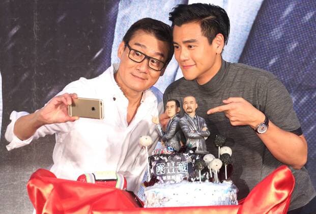 (160628) -- TAIPEI, June 28, 2016 () -- Actor Tony Leung Ka Fai (L) and Eddie Peng take a selfie during the premiere of the movie Cold War 2 in Taipei, southeast China s Taiwan, June 28, 2016. The movie is expected to hit the screen in Taiwan on July 8. () (mp) CHINA-TEIPEI-MOIVE-PREMIERE (CN) Xinhua 