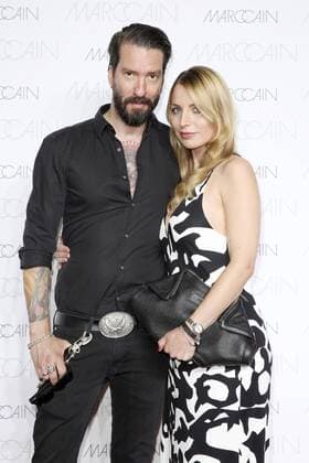 Alec Völkel (The BossHoss) mit Gattin Johanna Michel bei der Marc Cain Fashion Show auf der Mercedes-Benz Fashion Week Berlin Spring Summer 2017. Berlin, 28.06.2016 Foto:xS.xGabschx xFuturexImage