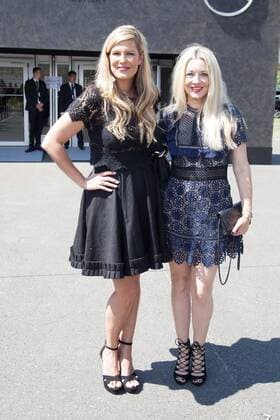 Verena Wriedt und Tanja Comba - Ankunft zur Eva Herzog Fashion-Show im Rahmen der Mercedes-Benz Fashion Week Berlin Spring Summer 2017 im Erika-Hess-Eisstadion in Berlin am 28.06.2016. Mercedes-Benz Fashion Week Berlin Spring Summer 2017