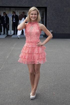 Linda Hesse - Ankunft zur Eva Herzog Fashion-Show im Rahmen der Mercedes-Benz Fashion Week Berlin Spring Summer 2017 im Erika-Hess-Eisstadion in Berlin am 28.06.2016. Mercedes-Benz Fashion Week Berlin Spring Summer 2017