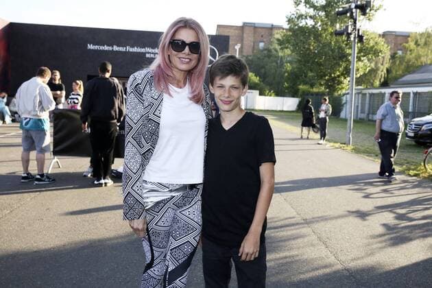 Berlin Fashion Week - Riani Modenschau Ursula Karven mit Sohn Daniel Veres bei der Riani Fashion Show auf der Mercedes-Benz Fashion Week Berlin Spring Summer 2017. Berlin, 28.06.2016 Foto:xS.xGabschx xFuturexImage