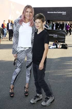 Berlin Fashion Week - Riani Modenschau Ursula Karven mit Sohn Daniel Veres bei der Riani Fashion Show auf der Mercedes-Benz Fashion Week Berlin Spring Summer 2017. Berlin, 28.06.2016 Foto:xS.xGabschx xFuturexImage