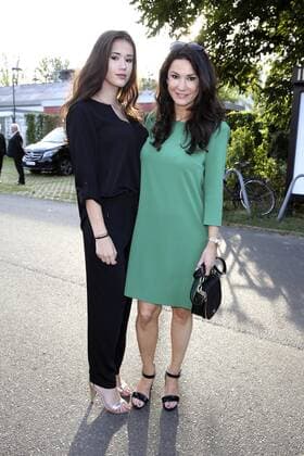 Berlin Fashion Week - Riani Modenschau Mariella Ahrens mit Tochter Isabella bei der Riani Fashion Show auf der Mercedes-Benz Fashion Week Berlin Spring Summer 2017. Berlin, 28.06.2016 Foto:xS.xGabschx xFuturexImage