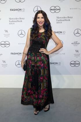 Alexandra Polzin (Leinauer) - Ankunft zur Riani Fashion-Show im Rahmen der Mercedes-Benz Fashion Week Berlin Autumn Winter 2016 am Brandenburger Tor in Berlin am 28.06.2016. Mercedes-Benz Fashion Week Berlin Autumn Winter 2016