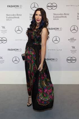 Alexandra Polzin (Leinauer) - Ankunft zur Riani Fashion-Show im Rahmen der Mercedes-Benz Fashion Week Berlin Autumn Winter 2016 am Brandenburger Tor in Berlin am 28.06.2016. Mercedes-Benz Fashion Week Berlin Autumn Winter 2016