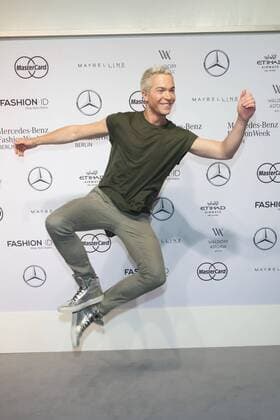 Julian David - Ankunft zur Riani Fashion-Show im Rahmen der Mercedes-Benz Fashion Week Berlin Autumn Winter 2016 am Brandenburger Tor in Berlin am 28.06.2016. Mercedes-Benz Fashion Week Berlin Autumn Winter 2016