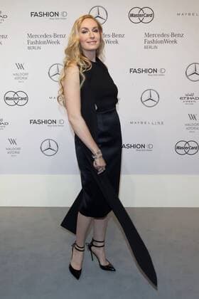 Elna-Margret Prinzessin zu Bentheim und Steinfurt - Ankunft zur Riani Fashion-Show im Rahmen der Mercedes-Benz Fashion Week Berlin Autumn Winter 2016 am Brandenburger Tor in Berlin am 28.06.2016. Mercedes-Benz Fashion Week Berlin Autumn Winter 2016