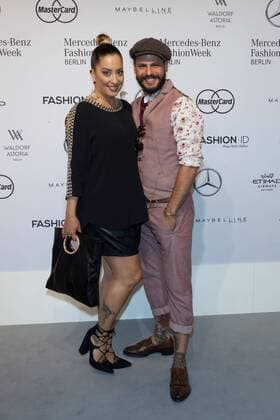 Miyabi Kawai und Manuel Cortez - Ankunft zur Riani Fashion-Show im Rahmen der Mercedes-Benz Fashion Week Berlin Autumn Winter 2016 am Brandenburger Tor in Berlin am 28.06.2016. Mercedes-Benz Fashion Week Berlin Autumn Winter 2016