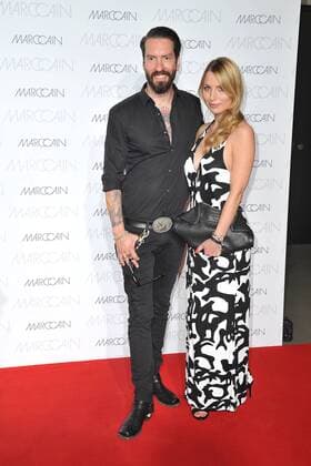 Alec Völkel und seine Ehefrau Johanna bei der Marc Cain Modenschau im Rahmen der Mercedes-Benz Fashion Week Frühjahr Sommer 2017 am 28.06.2016 in Berlin MBFW Fashionweek in Berlin 2016- Marc Cain Fashion Show 