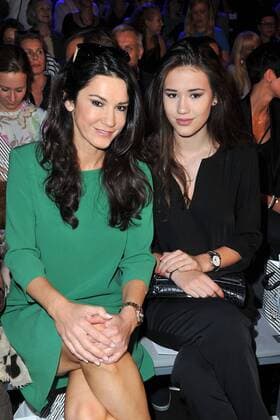Mariella Ahrens und Tochter Isabella Ahrens bei der Riani Modenschau im Rahmen der Mercedes-Benz Fashion Week Frühjahr Sommer 2017 am 28.06.2016 in Berlin MBFW Fashionweek in Berlin 2016- Riani Fashion Show 