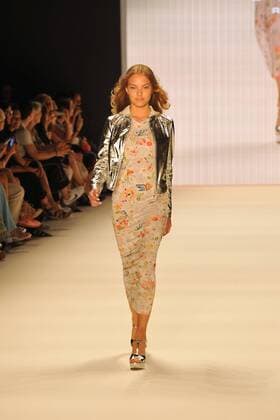 Cheyenne Ochsenknecht auf dem Laufsteg bei der Riani Modenschau im Rahmen der Mercedes-Benz Fashion Week Frühjahr Sommer 2017 am 28.06.2016 in Berlin MBFW Fashionweek in Berlin 2016- Riani Fashion Show 