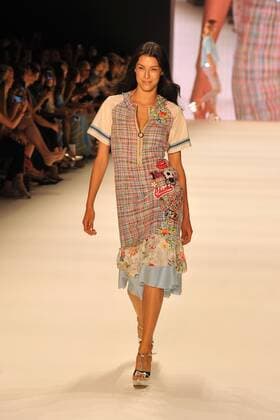 Reebecca Mir auf dem Laufsteg bei der Riani Modenschau im Rahmen der Mercedes-Benz Fashion Week Frühjahr Sommer 2017 am 28.06.2016 in Berlin MBFW Fashionweek in Berlin 2016- Riani Fashion Show 
