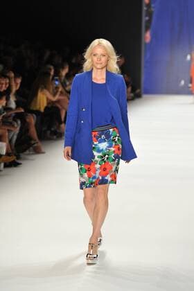 Franziska Knuppe auf dem Laufsteg bei der Riani Modenschau im Rahmen der Mercedes-Benz Fashion Week Frühjahr Sommer 2017 am 28.06.2016 in Berlin MBFW Fashionweek in Berlin 2016- Riani Fashion Show 