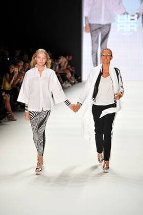 Cheyenne Ochsenknecht und ihre Mutter Natascha Ochsenknecht auf dem Laufsteg bei der Riani Modenschau im Rahmen der Mercedes-Benz Fashion Week Frühjahr Sommer 2017 am 28.06.2016 in Berlin MBFW Fashionweek in Berlin 2016- Riani Fashion Show 