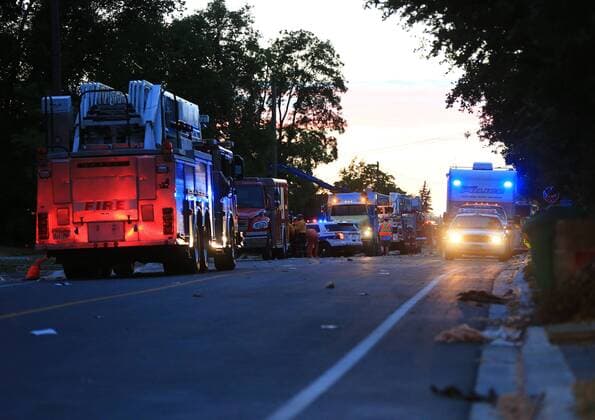 Kanada: Gebäude in Mississauga explodiert (160629) -- MISSISSAUGA, June 28, 2016 -- Rescuers work near the explosion site in Mississauga, Ontario, Canada, on June 28, 2016. A person was killed and other nine were injured on Tuesday afternoon in an explosion, which damaged 25 houses in Mississauga, a satellite city in western Greater Toronto Area. ) CANADA-MISSISSAUGA-EXPLOSION ZouxZheng 
