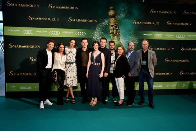 Katharina Schöde, Laura Berlin, Florian Bartholomäi, Maria Ehrich, Jannis Niewöhner , Felix Fuchssteiner, Produzenten, und Petra Müller GF der Filmstiftung NRW (3.v.l.) posieren am 28.06.2016 in Köln bei der Premiere des Films Smaragdgrün - Der Film kommt am 07.07.2016 in die deutschen Kinos.