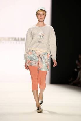 Kim Hnizdo bei der Sportalm Fashion Show auf der Mercedes-Benz Fashion Week Berlin Spring Summer 2017. Berlin, 29.06.2016 Foto:xS.xGabschx xFuturexImage