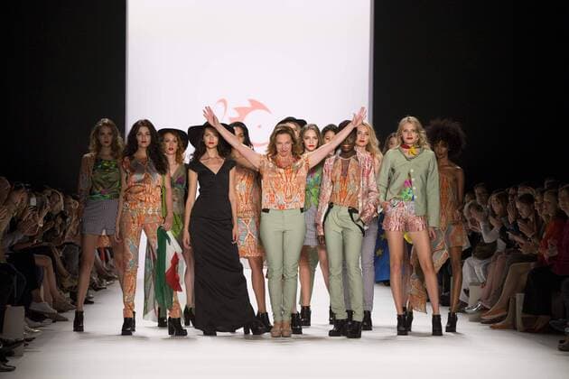 Kollektion Modedesigner: Anja Gockel June 29, 2016 - Berlin, Germany - Fashion Designer Anja Gockel and acknowledge the applause of the guests at the end of the Anja Gockel show during the Mercedes-Benz Fashion Week Berlin Spring Summer 2017 at Erika Hess Eisstadion in Berlin, Germany on June 29, 2016. Berlin Germany  - ZUMAn230