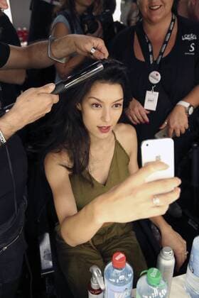Rebecca Mir backstage bei der Minx by Eva Lutz Fashion Show auf der Mercedes-Benz Fashion Week Berlin Spring Summer 2017. Berlin, 29.06.2016 Foto:xS.xGabschx xFuturexImage