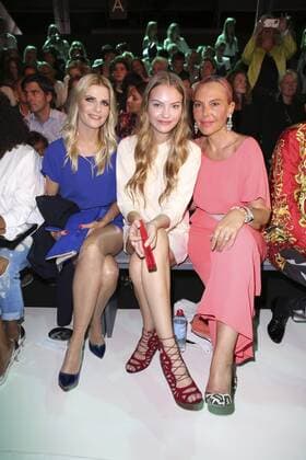 Tanja Bülter, Cheyenne Savannah Ochsenknecht und Natascha Ochsenknecht bei der Minx by Eva Lutz Fashion Show auf der Mercedes-Benz Fashion Week Berlin Spring Summer 2017. Berlin, 29.06.2016 Foto:xS.xGabschx xFuturexImage